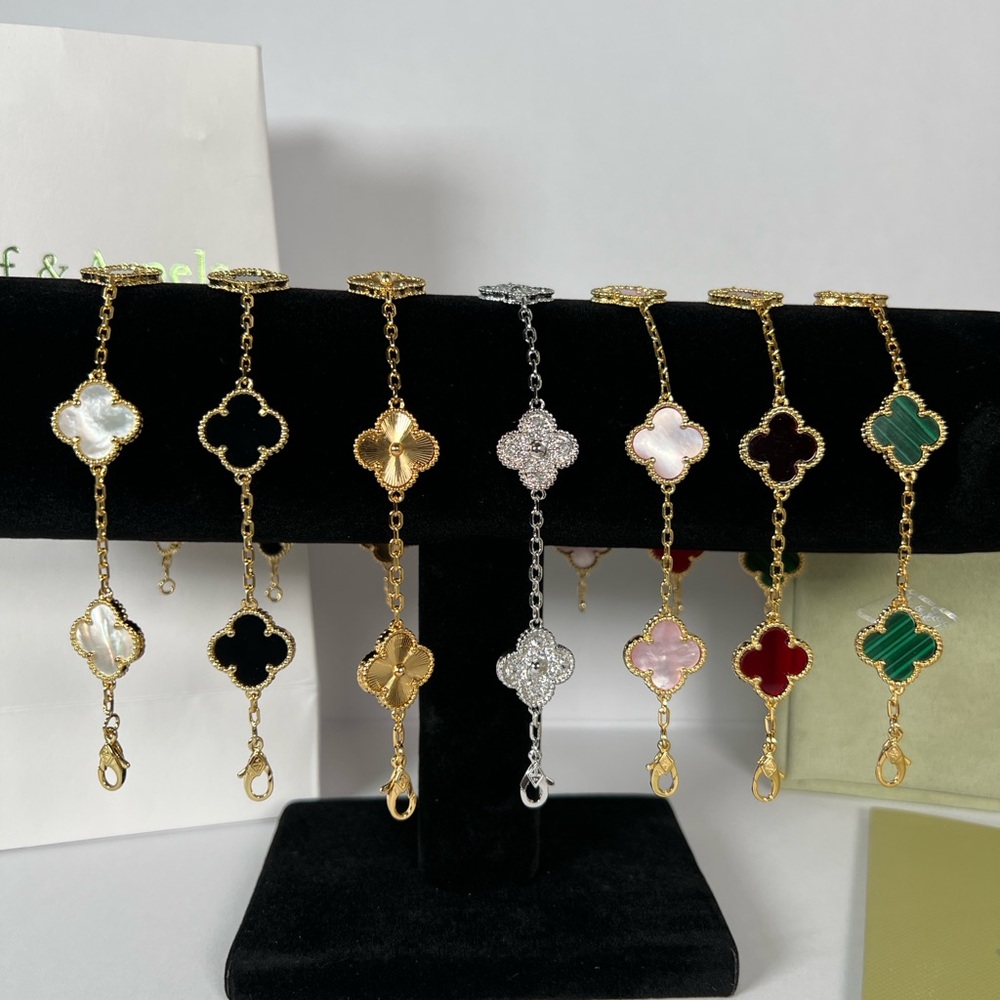 V C A Clover Bracelets - Picture 9 of 10
